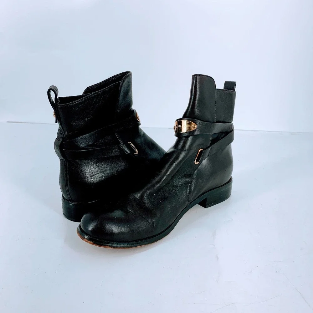 Michael Kors Womens Darcy Leather Gold Buckle Moto Ankle Boots Logo Plate SZ 8.5